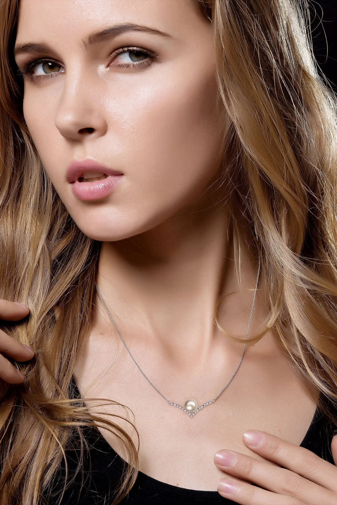 18k Gold Double Curve Diamond Necklace With Pearl