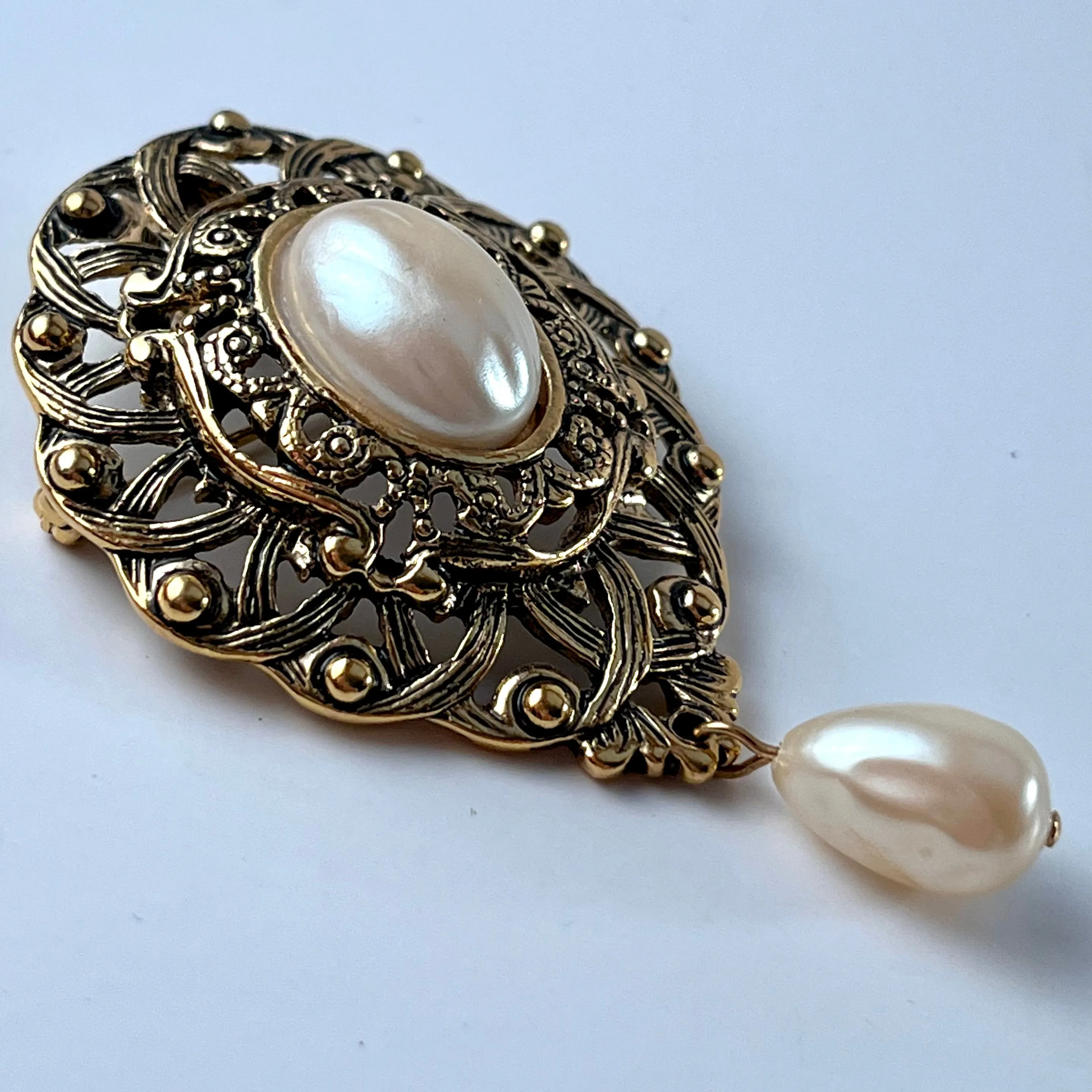 1990 Avon Romantic Interlude Brooch/ Pendant
