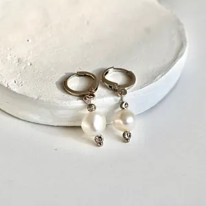 IRIS FRESHWATER PEARL HUGGIE EARRINGS IN PLATINUM