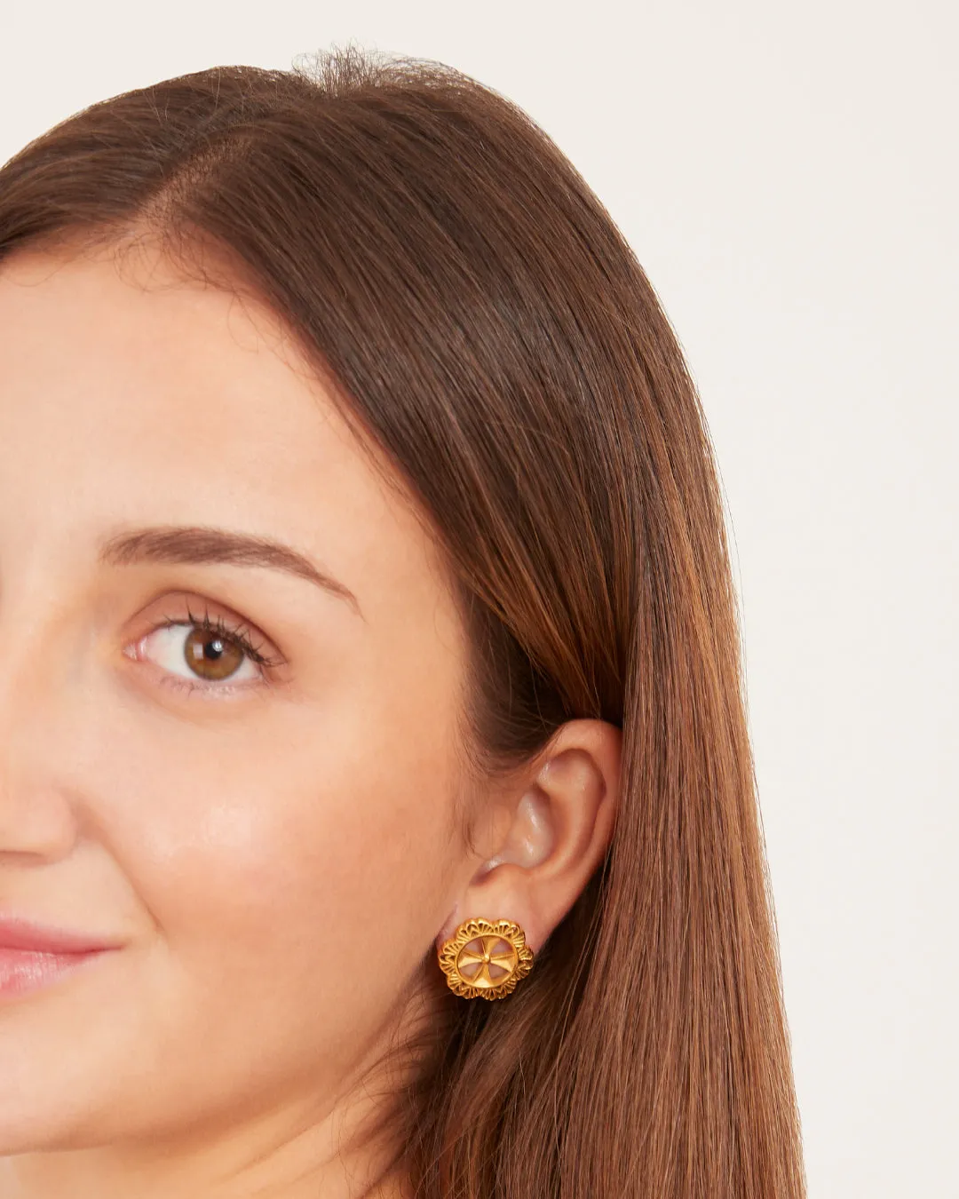Kavallier Stud Earrings, Gold
