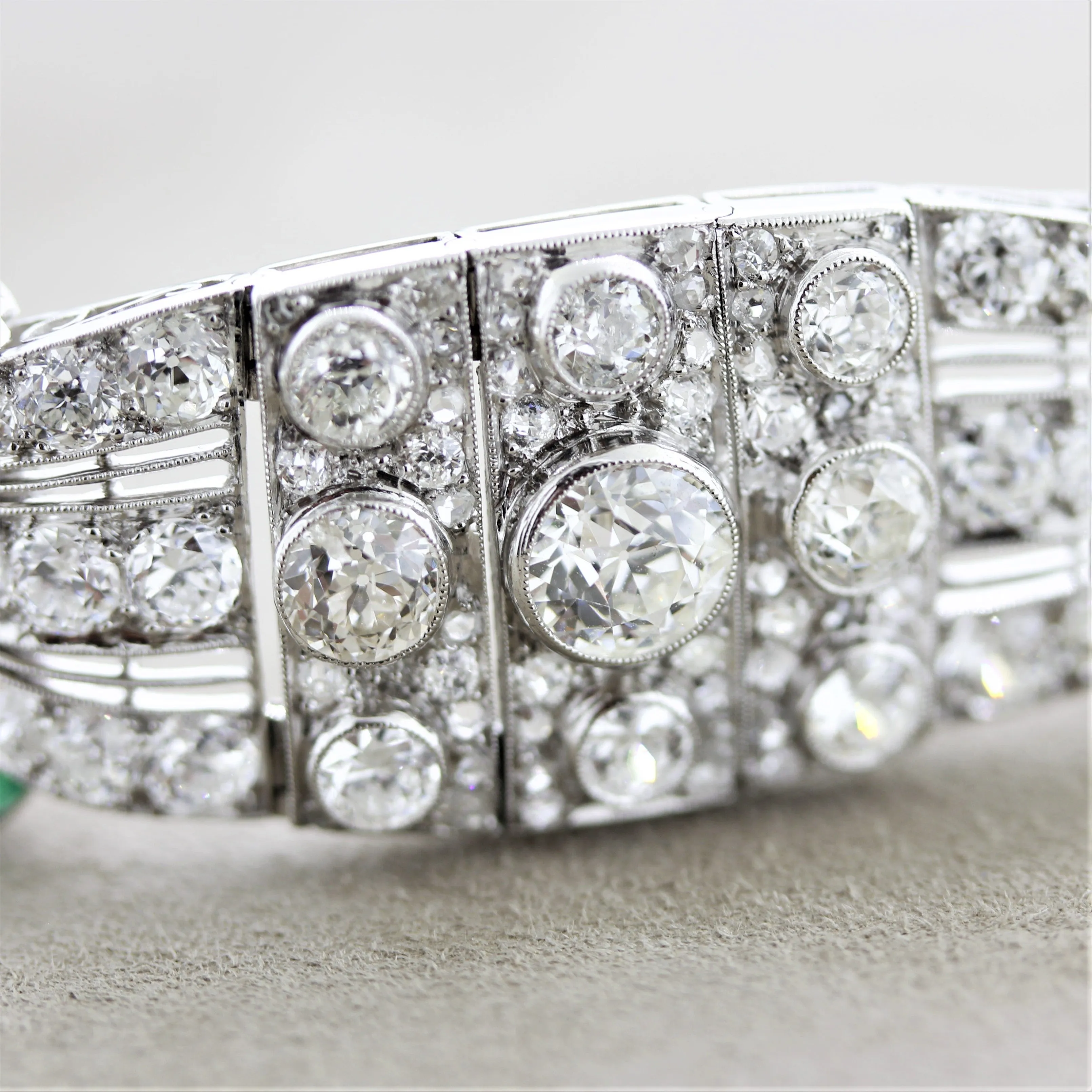 Magnificent French Art Deco Diamond Emerald Platinum Bracelet