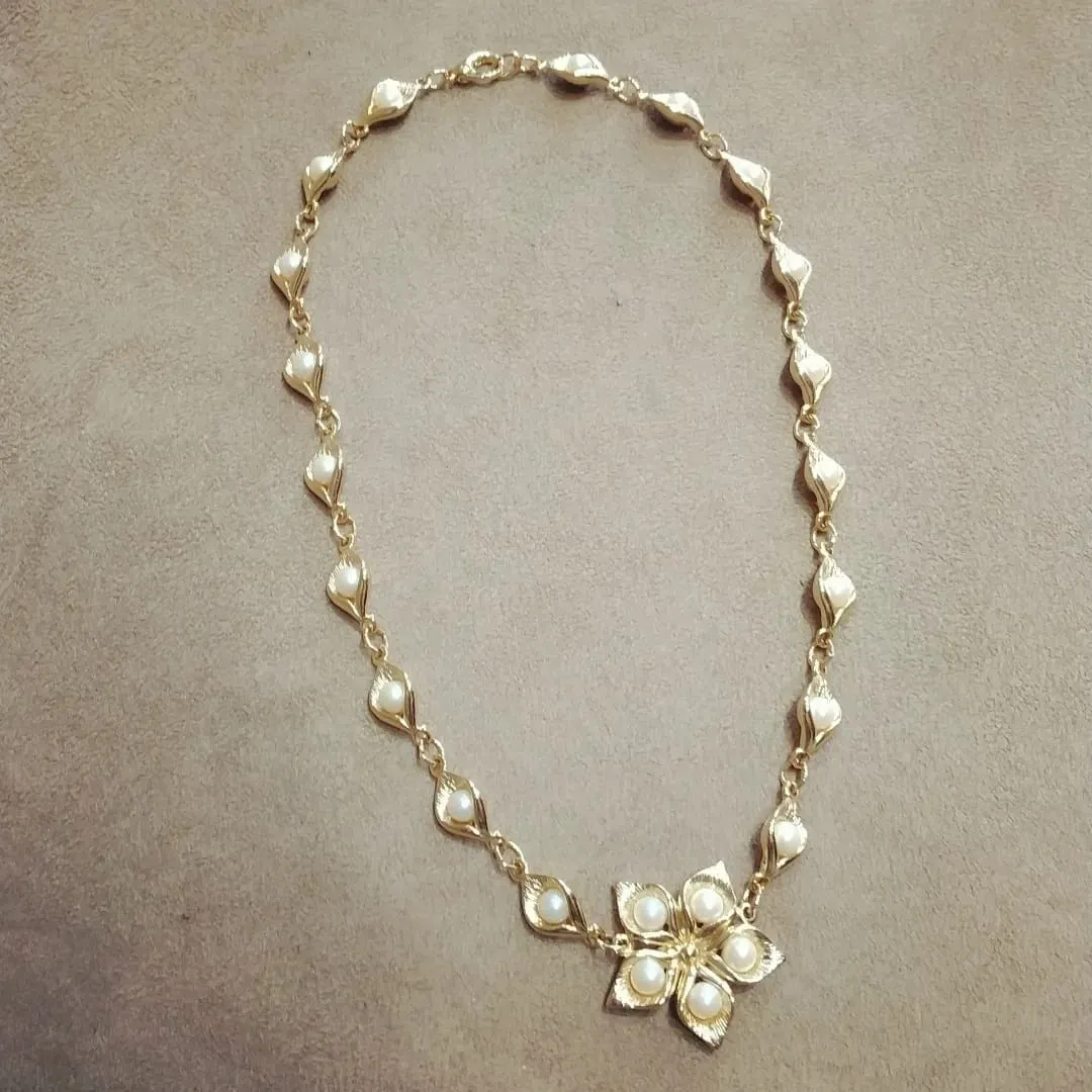 Vintage Cala Lily Floral Statement Necklace